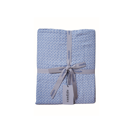 Ensemble de draps pour enfants en mousseline de coton Candide Living motif Ondine bleu chambray emballé avec ruban